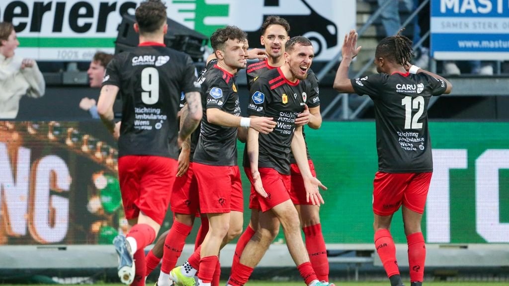 Makkelie gives out three cards after the final whistle as Excelsior beat Volendam 4-0