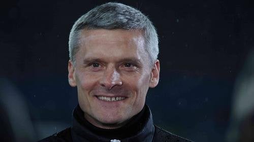 FCS-Trainer Ziehl ist optimistisch, dass DFB-Pokal-Spiel stattfinden kann: "Wenn es nicht extrem werden sollte, hat der Platz eine bespielbare Rasenfläche. Dann wird das auch funktionieren, dass wir spielen können. Ich war überrascht, dass der Platz in gutem Zustand war."