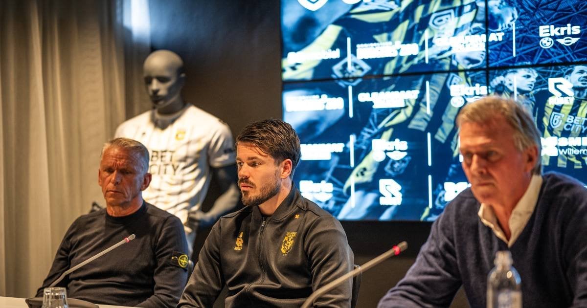 Marco van Ginkel to leave Vitesse at the end of the season due to amount of artificial turf clubs play on in the KKD