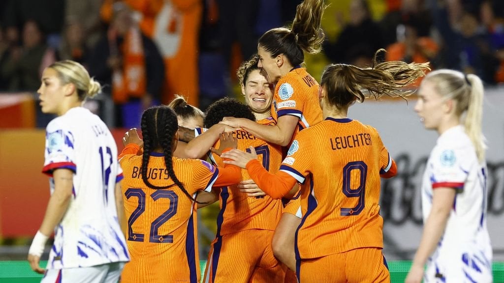 Oranje fight their way back against Norway in 1-0 win in EURO qualifiers