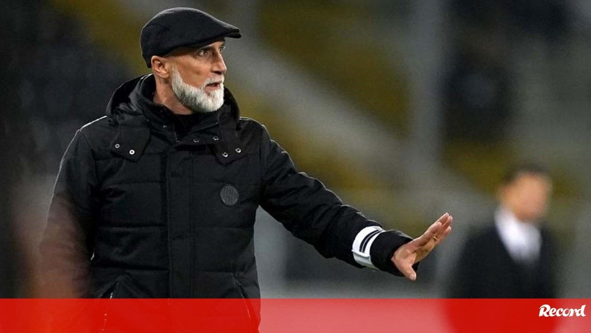Álvaro Pacheco recusa oferta avultada do Cuiabá e continua no V. Guimarães