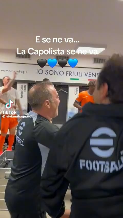 “La capolista se ne va” the big celebration inside the locker room after Udinese-Inter 🖤💙