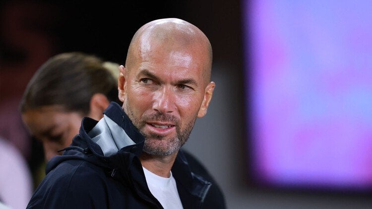 Do Bayern Munich have their Xabi Alonso alternative? Bundesliga giants make contact with Zinedine Zidane over replacing outgoing Thomas Tuchel — GOAL