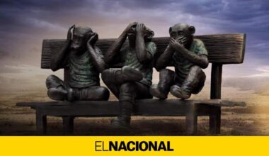 Silencio negro de las portadas con Mònica Oltra