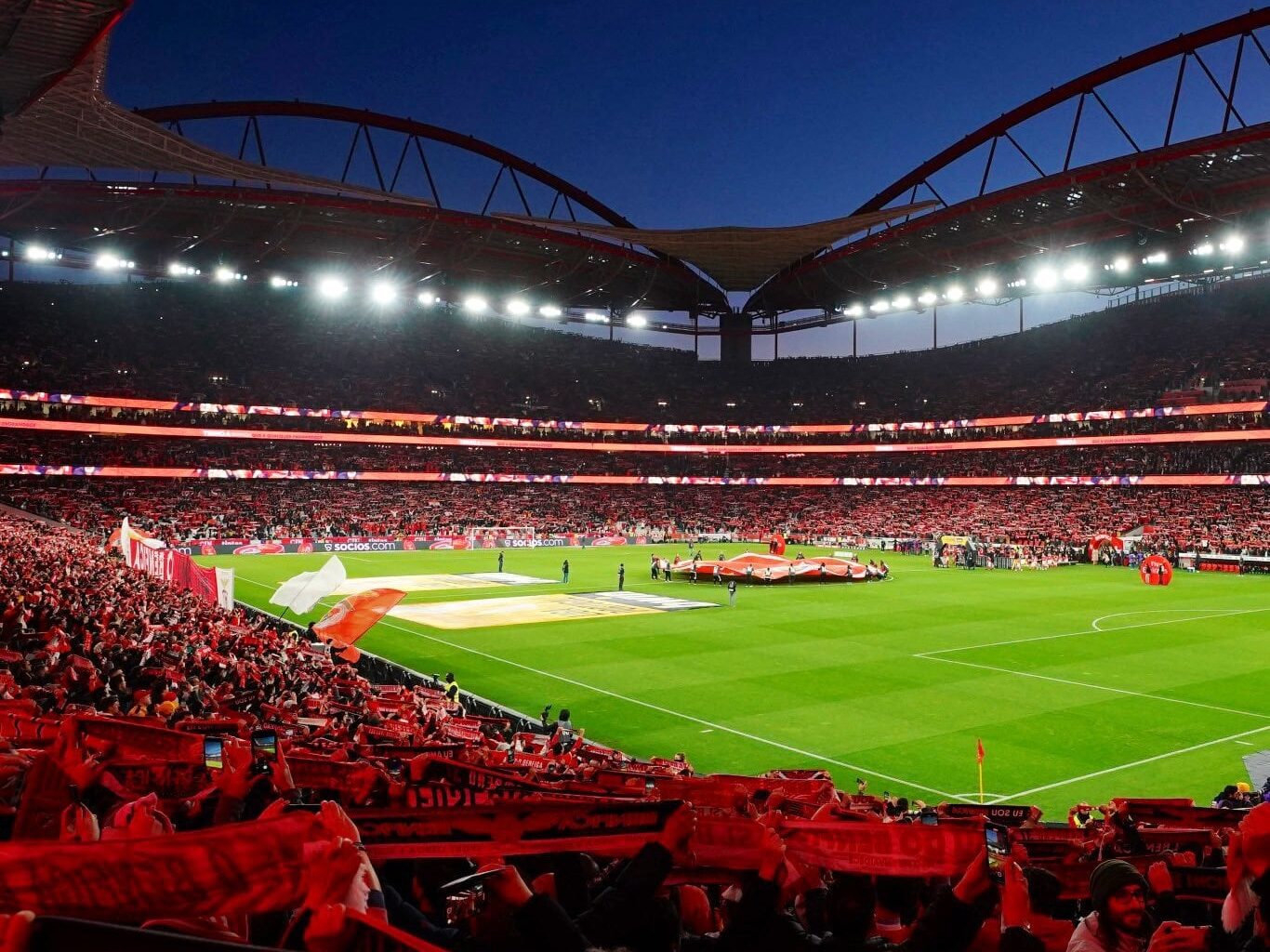 Estádio da Luz vai receber uma das meias-finais do Mundial 2030, confirmou Fernando Gomes.