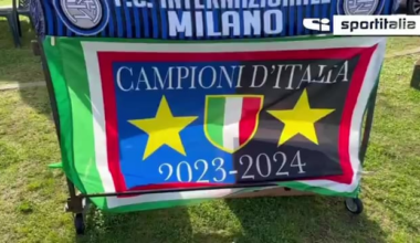 [Sportitalia] This is outside Appiano Gentile. Inzaghi saw this vendor and they asked: “Coach, you’re looking at this right?” He replied, “I don’t even want to look at it.” Then Farris came and said: “Did Inzaghi see this?” Vendor replied: “He didn’t want to.” Farris: “Yeah I had no doubt about it.”