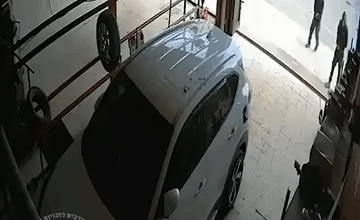 Des colons terroristes brûlent des biens palestiniens en Cisjordanie « sous la protection des soldats »