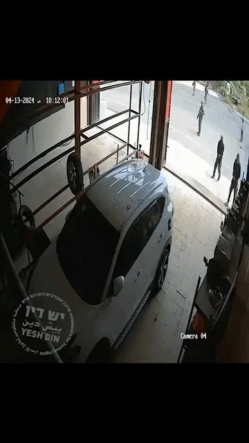 Des colons terroristes brûlent des biens palestiniens en Cisjordanie « sous la protection des soldats »