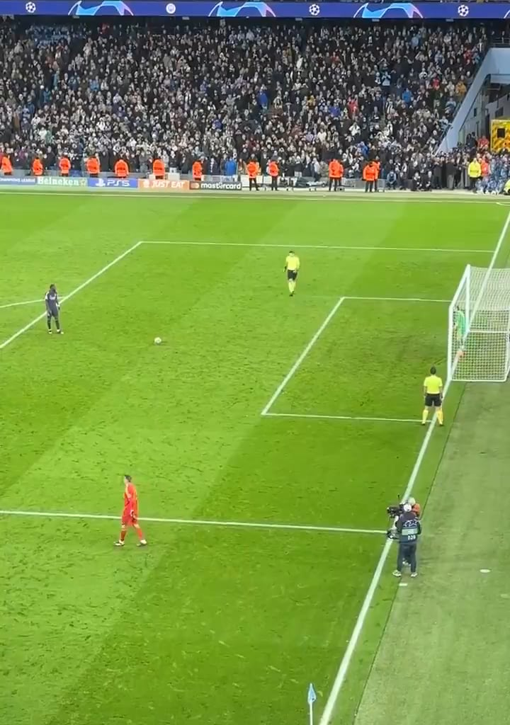 Andriy Lunin too cold man