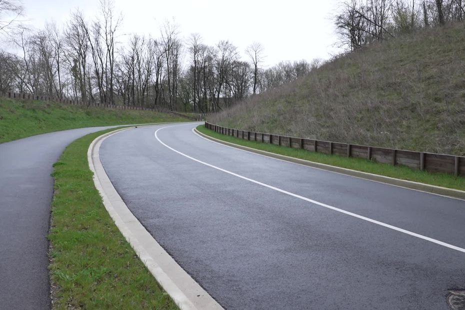 Le tribunal annule l'autorisation de construire une route, terminée depuis un an : "il faut que l'on arrête ces constructions inutiles"