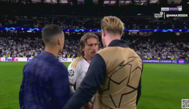 Kevin de Bruyne asking for Modric's jersey after the match