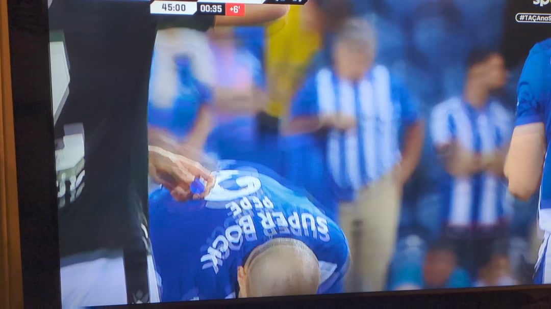 O Francisco Conceição está a snifar o quê?