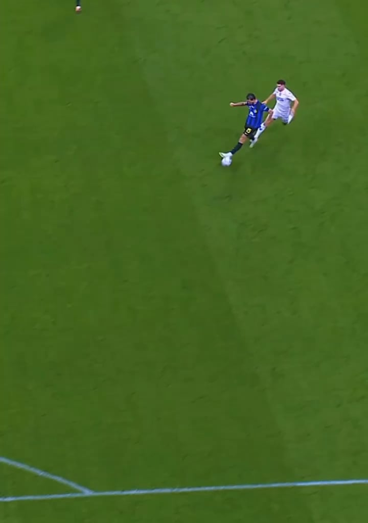 [Serie A] The buildup leading to Alexis Sanchez’s goal, beautifully done 🖤💙