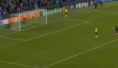 Lucas Vázquez calmly juggling the ball before scoring his penalty