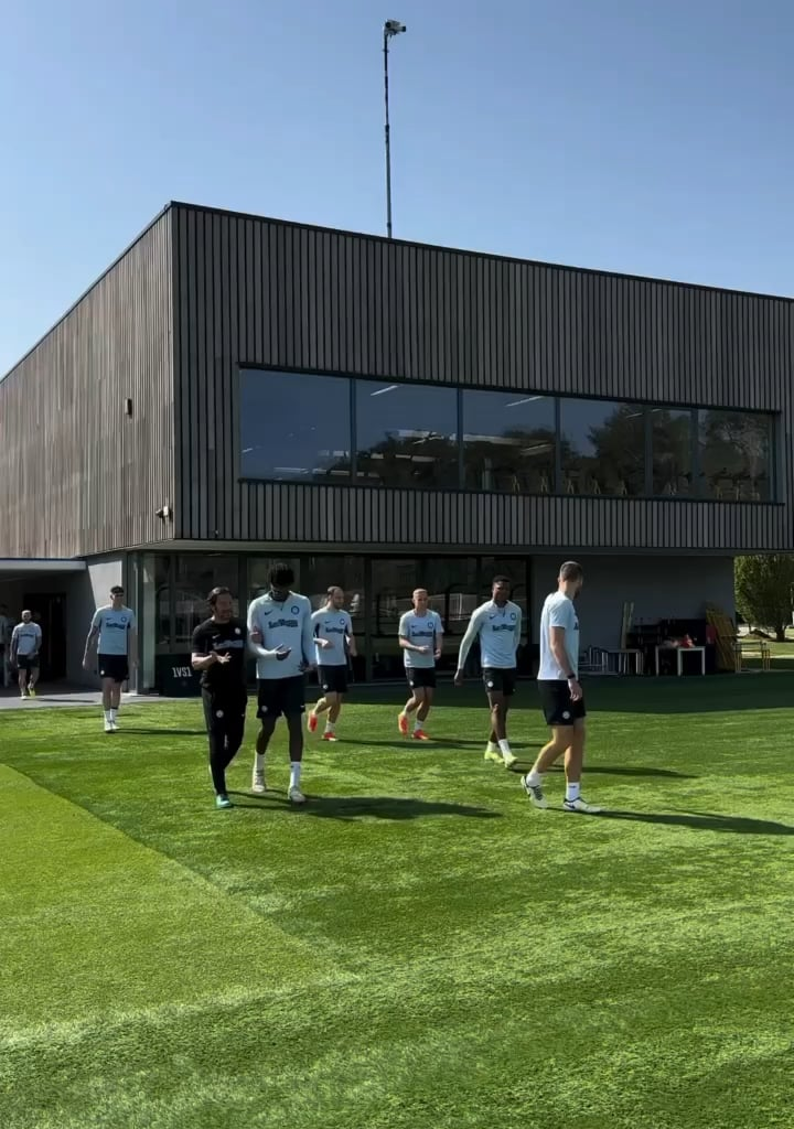 Carlos Augusto and Frattesi made Dumfries face plant and TJ with Tikus 😂😂