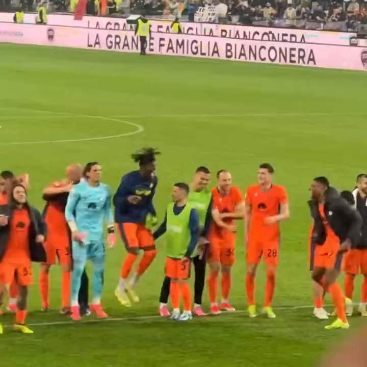 Dumfries and Bisseck jumping together 😂😭