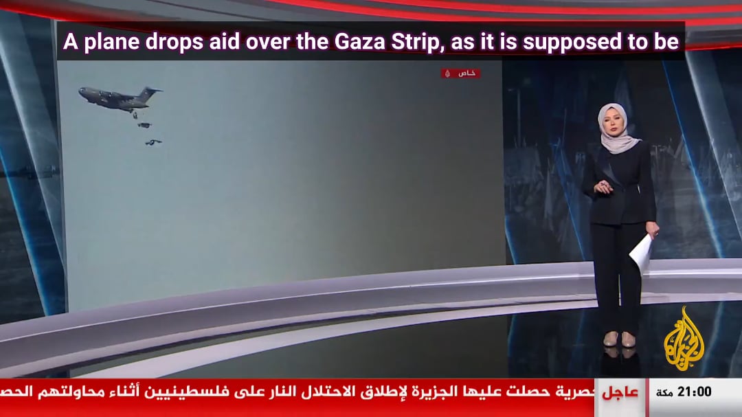 AJ publie une vidéo montrant des soldats tirant à plusieurs reprises sur un palestinien transportant un colis d'aide largué. Blessé, rampant à terre, il est achevé de plusieurs balles et abandonné aux chiens errants également en recherche de nourriture