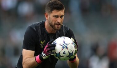 Newcastle's goalkeeping coach suffers serious knee problem