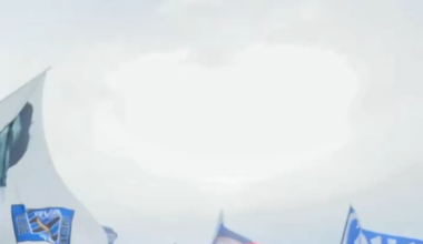 The Inter players with the fans outside Appiano 🖤💙