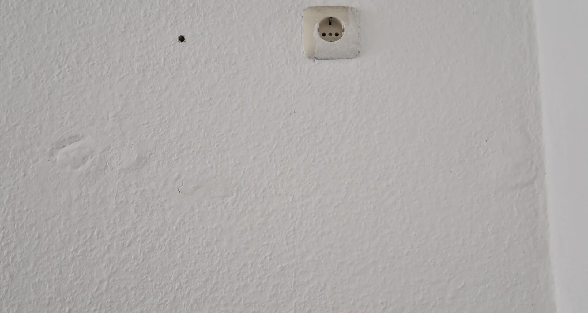 Drilling last hole into the wall, power went off in flat