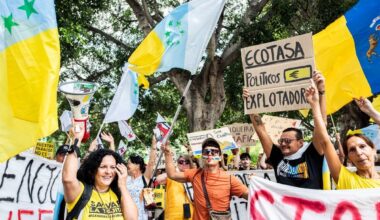 Canarias se planta con manifestaciones multitudinarias contra el turismo masivo