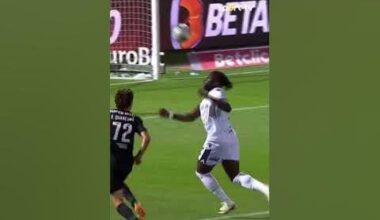 A capacidade atlética do Coates aos 33 anos é qualquer coisa
