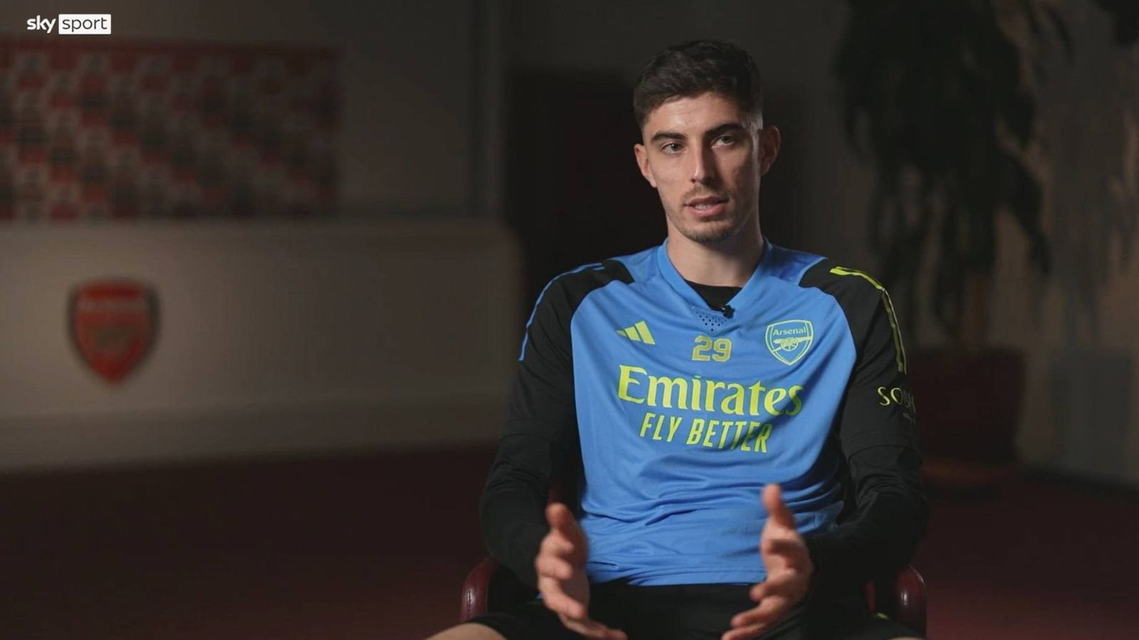 Havertz über Bayer: "Ich liebe den Verein. Es ist ein Verein, bei dem ich 10 Jahre lang gespielt habe. Seitdem ich denken kann, war das immer der Verein, wo ich sein wollte. Deswegen freut es mich natürlich extrem, dass sie dann hoffentlich den einen oder anderen Titel dieses Jahr gewinnen."