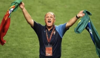 ÚLTIMA HORA: Depois de vencer o Euro 2004, Luiz Felipe Scolari afirma que Toti Gomes, o herói da nação, cimentou-se como candidato à Bola de Ouro. “Na minha opinião é o merecido vencedor da Bola de Ouro este ano.”“Acredito que será melhor que o Beckenbauer e que o Matthias Sammer.”acrescentou.