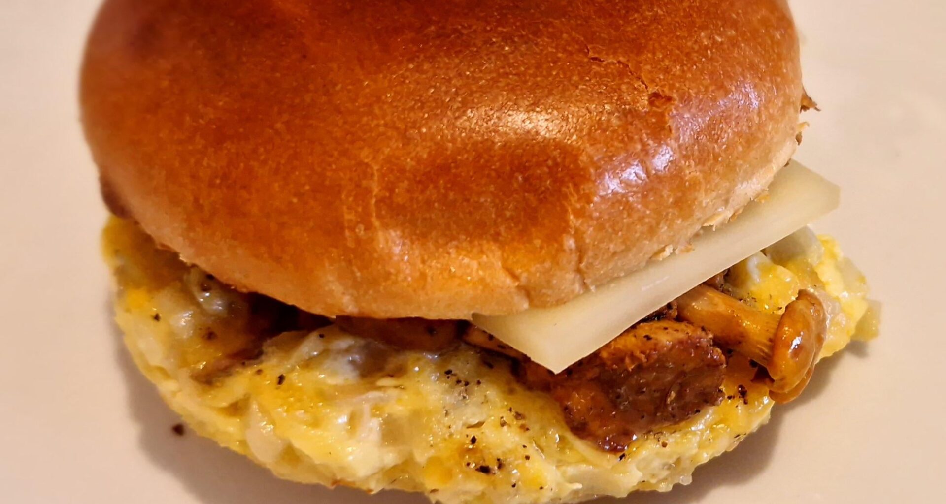 Burger omelette