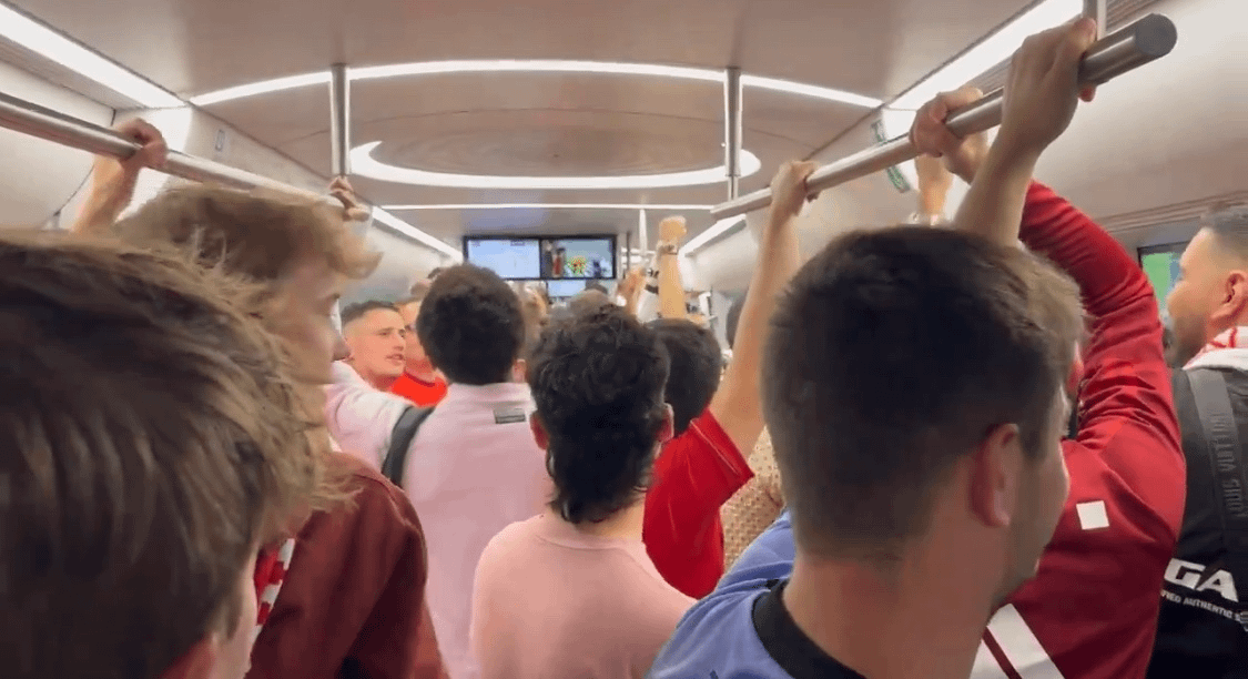 ❗️Bayern & Real Madrid fans are chanting ‘P*ta Barça’ together. (@Madrid Xtra on Twitter)