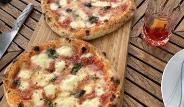 Neapolitan style pizza Margerita