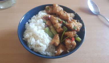 i made some szechuan chicken today. chicken looks a bit pale, but it was really delicious :P