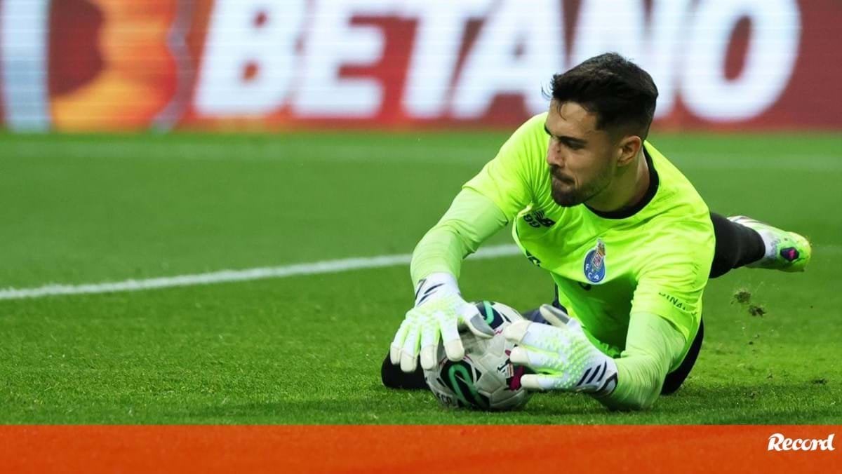 Diogo Costa sofreu uma lesão muscular e falha os jogos contra Vitória e Casa Pia, mas deve voltar a tempo do jogo contra o Sporting.