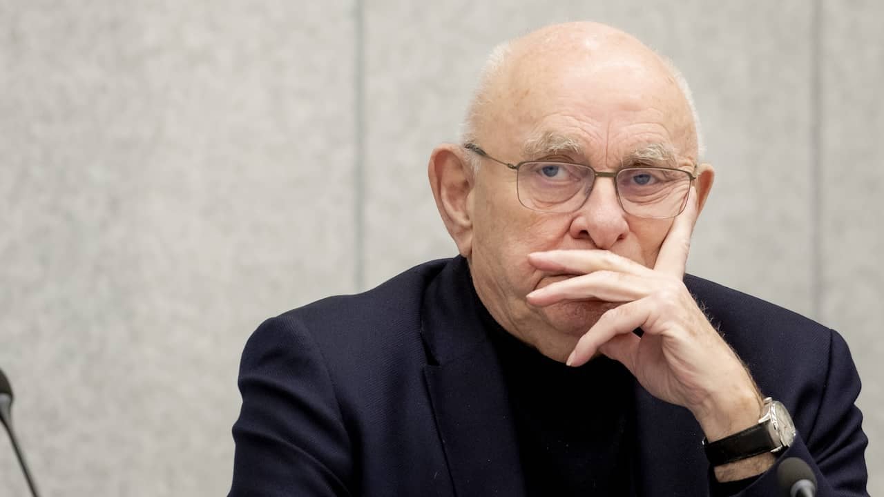 Criticised Van Praag blames Ajax for late registration of shares