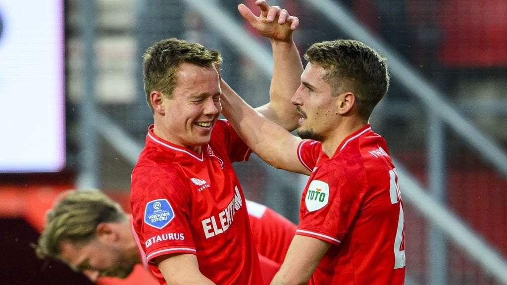 Twente settles the score with Almere City and stays on course for the Champions League preliminary round