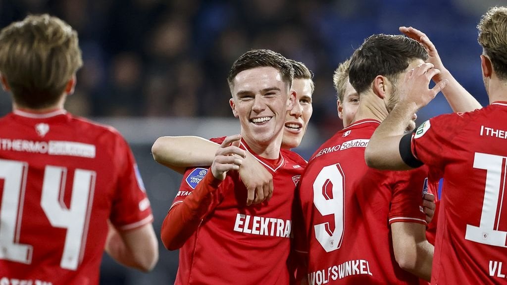 Twente wastes advantage in Heerenveen but increases gap to AZ