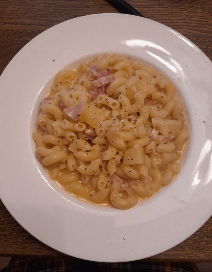 Very simple potato, karreespeck and bergkäse pasta. Baden, Austria.