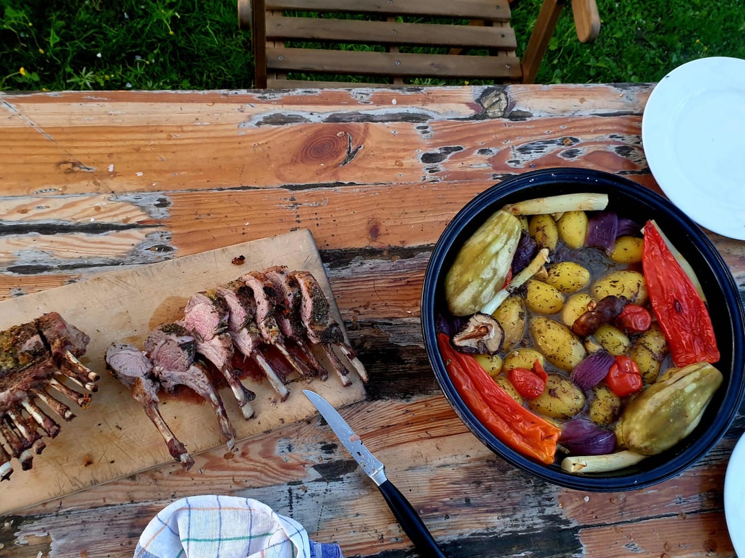 Grilled lamb crown with vegetables from the peka.