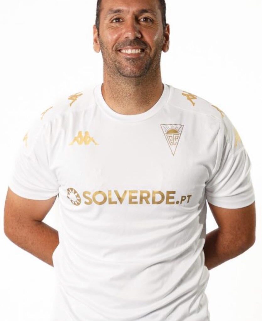 Alguém sabe onde comprar esta camisola?