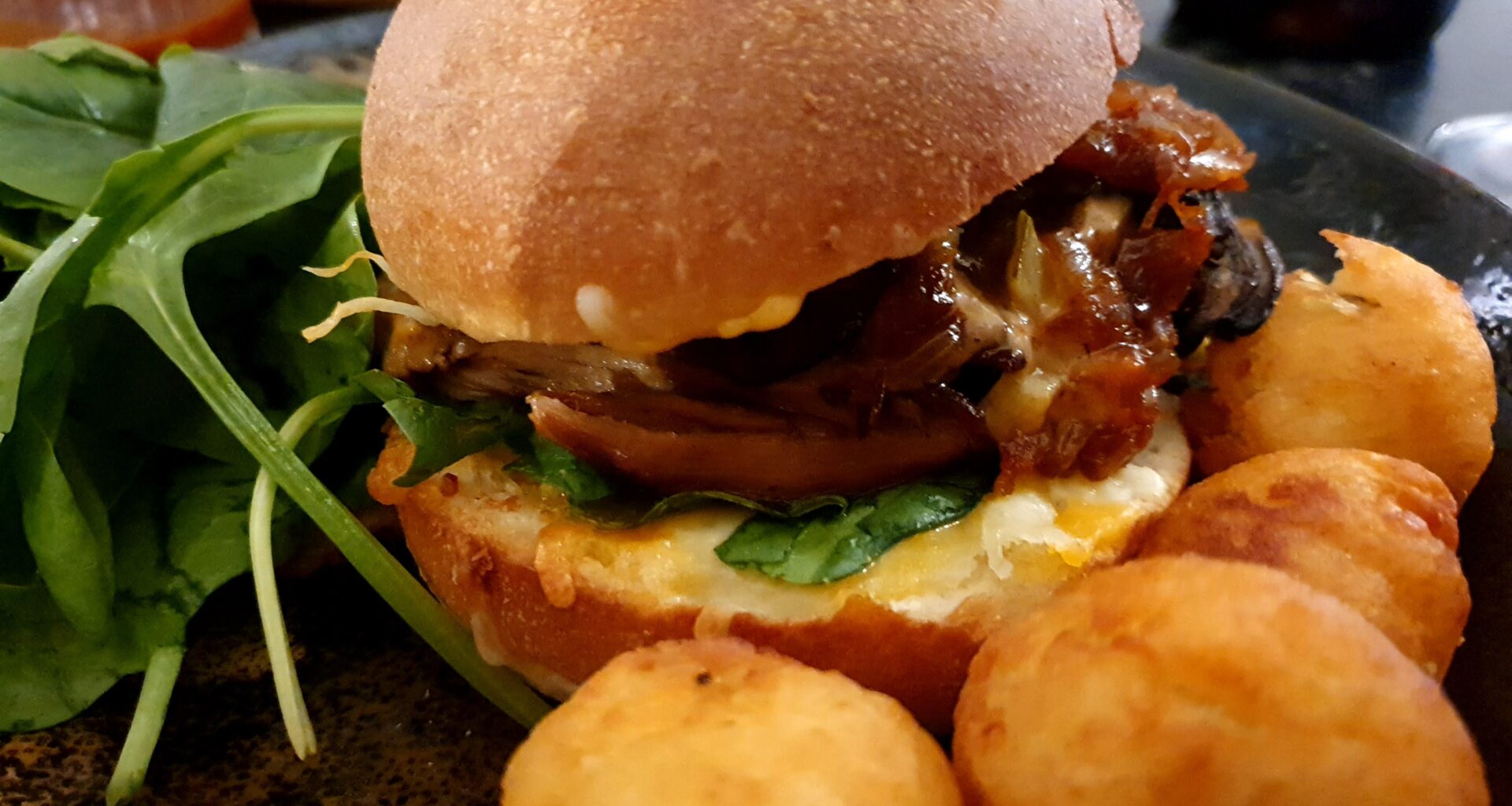 Burger pulled pork with pomme dauphine