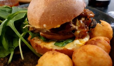 Burger pulled pork with pomme dauphine