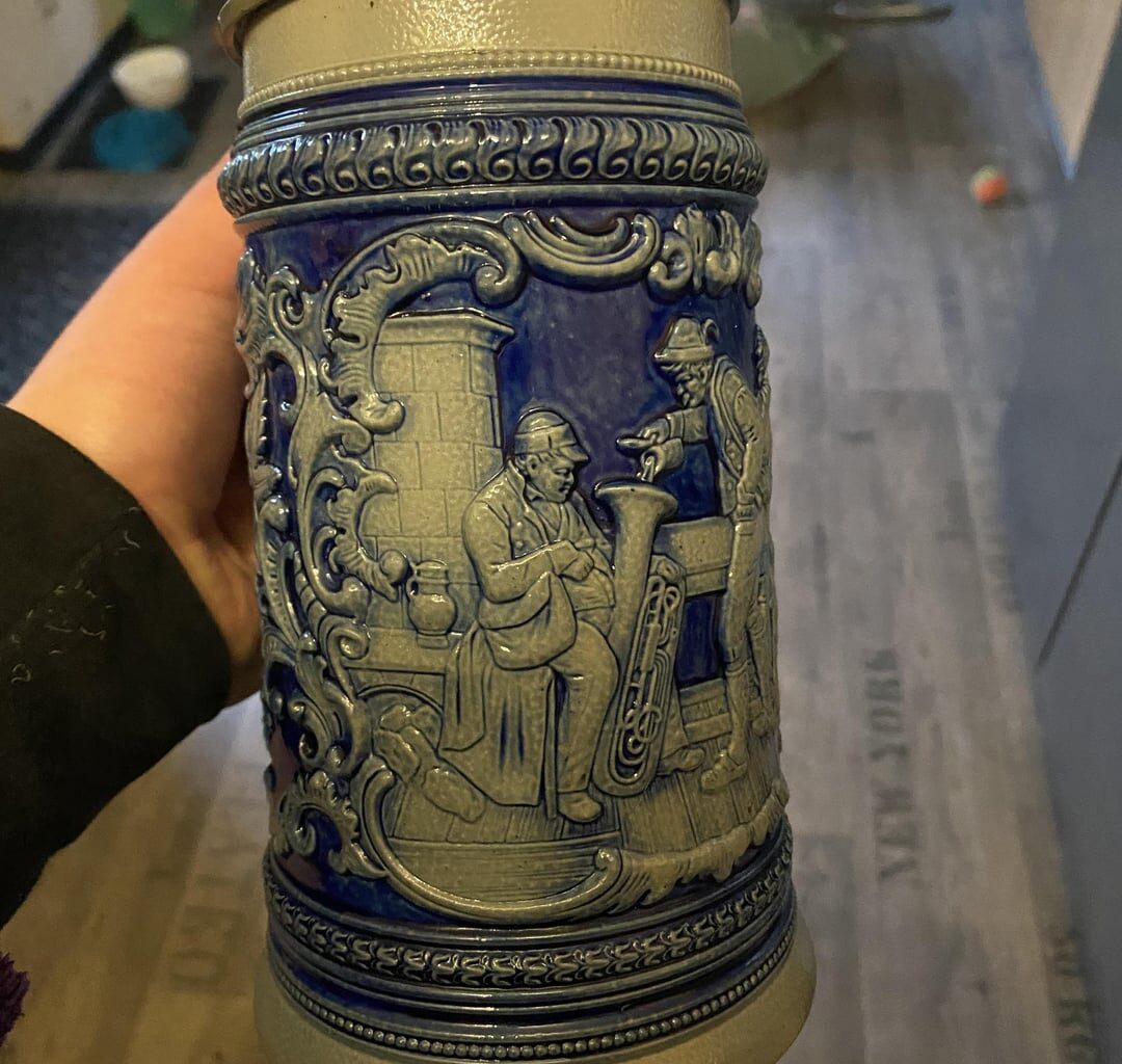 Need help on figuring out what the numbers 207 and 25 on my beerjug from southern Germany mean.