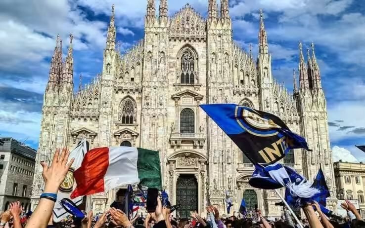 [Guarro] If the Scudetto were to be won in the derby, the open-top bus will tour the streets of Milan the next day. If the Scudetto were to be decided in Inter-Torino and if the match was played before 3pm, the open-top bus will be on the same day.