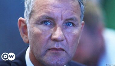 Allemagne : Un dirigeant de l’extrême droite jugé pour avoir utilisé un slogan nazi