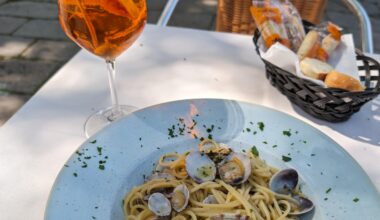 Made a day trip to Venezia today and had spaghetti alle vongole and spritz.
