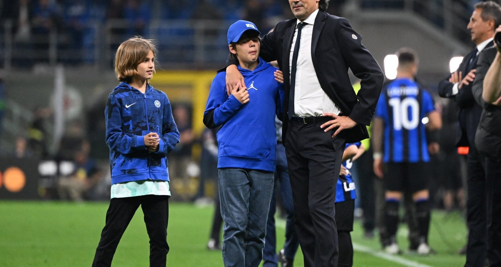 [Sky Sport] No team has ever won the Scudetto in a derby, but the numbers and statistics are on Inzaghi's side. The coach from Piacenza is hunting for his 6th trophy with Inter, which would allow him to overtake a certain Jose Mourinho in the ranking of the most successful Inter coaches of all time.