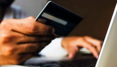 Enxampada traient diners de la targeta d'una amiga