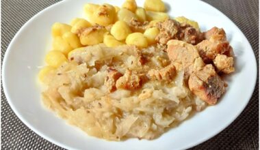 Today's late lunch after the night shift 👨‍🔧 Pork cubes on garlic 🧄 cabbage with homemade bacon 🥓 and the side dish was wasted 🤫 Potato gnocchi from Lidl 😁 Have a great Saturday 🍻 and we're going to cheer in the evening‼️ 🇨🇿 🏒🥅 🇬🇧