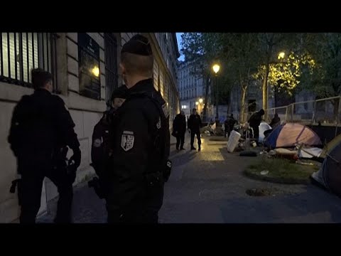 La police a évacué un campement de migrants à Paris