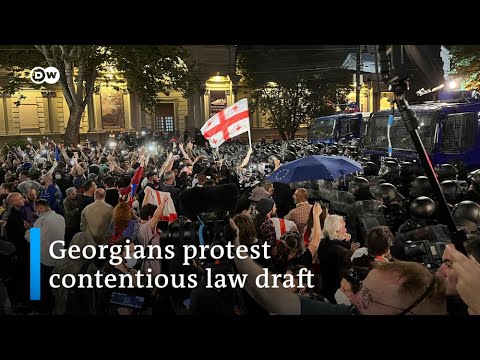 Pro-EU protesters clash with riot police in Tbilisi | DW News